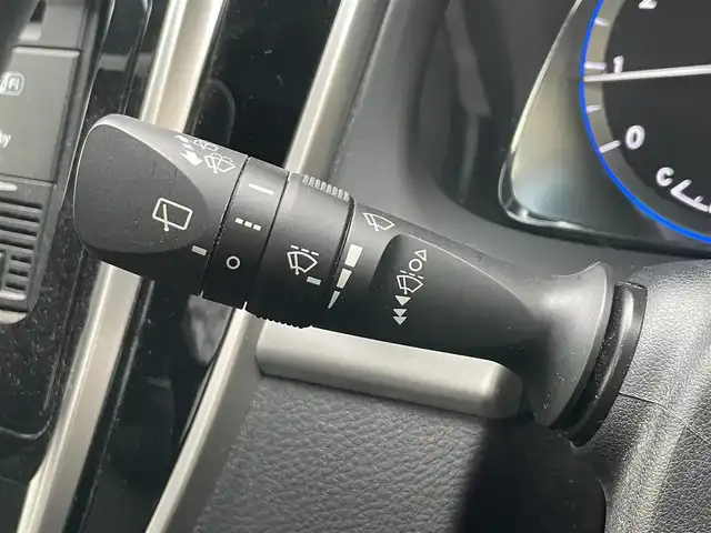 トヨタ ハリアー エレガンス 静岡県 2018(平30)年 6.4万km ホワイトパールクリスタルシャイン トヨタセーフティセンス　/サンルーフ　/モデリスタエアロ　/社外９型ナビ　/地デジ　/Ｂカメラ　/半革シート　/Ｄ席ＰＷシート　/オートハイビーム　/ETC/社外18インチAW/スペアキー