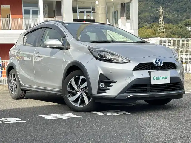トヨタ アクア クロスオーバー 長崎県 2019(令1)年 8.1万km シルバーM 純正SDナビ/プッシュスタート/衝突軽減ブレーキ/前方ドライブレコーダー/全方位カメラ/ステアリングスイッチ/純正フロアマット/純正アルミホイール/ハーフレザーシート/LDA/ドアバイザー/オートライト/ETC/コーナーセンサー