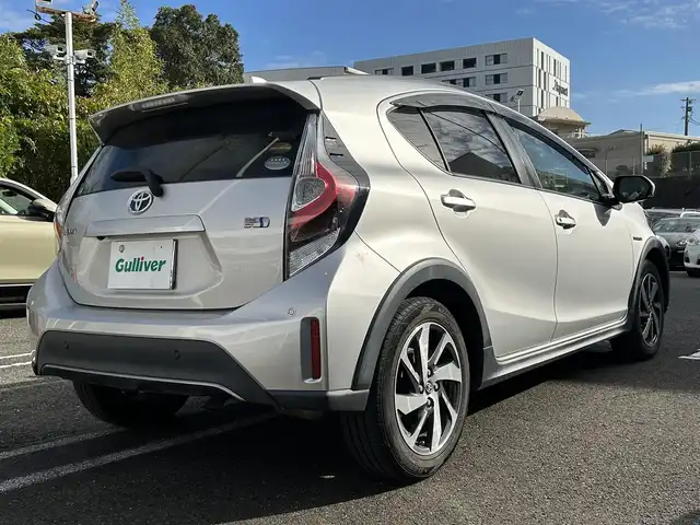 トヨタ アクア クロスオーバー 長崎県 2019(令1)年 8.1万km シルバーM 純正SDナビ/プッシュスタート/衝突軽減ブレーキ/前方ドライブレコーダー/全方位カメラ/ステアリングスイッチ/純正フロアマット/純正アルミホイール/ハーフレザーシート/LDA/ドアバイザー/オートライト/ETC/コーナーセンサー