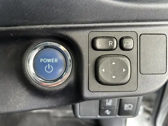 トヨタ アクア クロスオーバー 長崎県 2019(令1)年 8.1万km シルバーM 純正SDナビ/プッシュスタート/衝突軽減ブレーキ/前方ドライブレコーダー/全方位カメラ/ステアリングスイッチ/純正フロアマット/純正アルミホイール/ハーフレザーシート/LDA/ドアバイザー/オートライト/ETC/コーナーセンサー