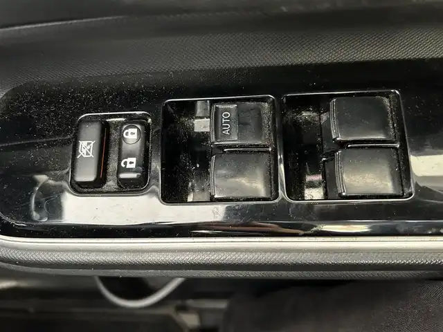 トヨタ アクア クロスオーバー 長崎県 2019(令1)年 8.1万km シルバーM 純正SDナビ/プッシュスタート/衝突軽減ブレーキ/前方ドライブレコーダー/全方位カメラ/ステアリングスイッチ/純正フロアマット/純正アルミホイール/ハーフレザーシート/LDA/ドアバイザー/オートライト/ETC/コーナーセンサー