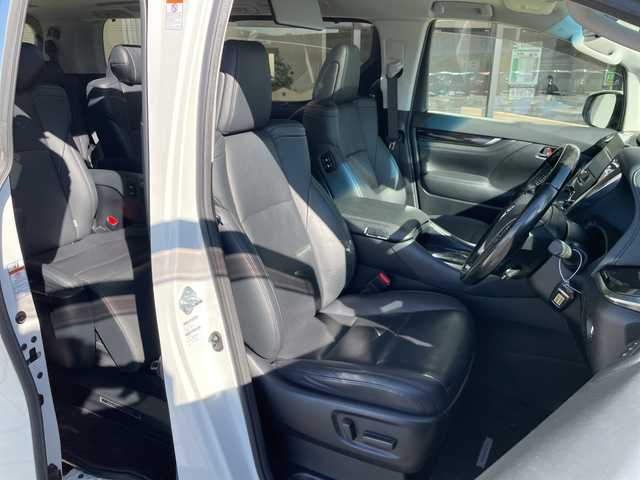 トヨタ アルファード S Cパッケージ 愛知県 2020(令2)年 5.1万km ホワイトパールクリスタルシャイン 純正10型ナビ/フリップダウンモニター/プレミアムサウンドJBL/サンルーフ/三眼LEDヘッドライト/全方位カメラ/両側パワースライドドア/シートヒーター/エアシート/バックカメラ/電動リアゲート/パワーシート/コーナーセンサー/純正アルミホイール/ETC/ブラインドスポットモニター/ステアリングヒーター/インテリジェントミラー/リアオートエアコン/レーンキープアシスト/オートマチックハイビーム/ドライブレコーダー/ETC/ワイヤレス充電機/衝突軽減システム/ステアリングスイッチ/スマートキー/プッシュスタート