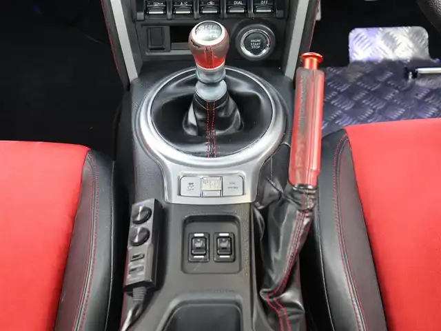 トヨタ ８６ GT リミテッド 神奈川県 2012(平24)年 7.9万km スターリングシルバー タブレット/Bluetooth/TRDパワーバー/HKSエアクリーナー/社外マフラー/ハーフレザー/シートヒーター/プッシュスタート/ETC/HID