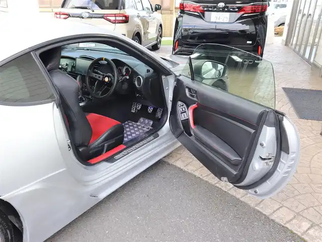 トヨタ ８６ GT リミテッド 神奈川県 2012(平24)年 7.9万km スターリングシルバー タブレット/Bluetooth/TRDパワーバー/HKSエアクリーナー/社外マフラー/ハーフレザー/シートヒーター/プッシュスタート/ETC/HID