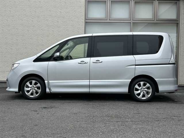 日産 セレナ ハイウェイスター Vセレクション 大阪府 2012(平24)年 2.4万km ブリリアントシルバー ワンオーナー/純正ナビ/ （フルセグTV/BT/CD/DVD）/後席モニター/バックモニター/横滑り防止装置/フォグランプ/ドライブレコーダー/ETC/電動格納ミラー/プッシュスタート/保証書/取扱説明書/スマートキー