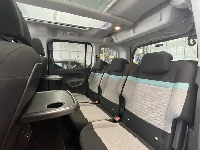 シトロエン シトロエン ベルランゴ シャイン 静岡県 2021(令3)年 2万km ベージュ アクティブセーフティブレーキ/アクティブクルーズコントロール/レーンアシスト /ブラインドスポットモニター/ディスプレイオーディオBluetooth CarPlay対応/バックカメラ/パノラマガラスルーフ /ルーフレール/アンビエンスライト/社外LEDヘッドライト/サイドウォーニング/ベッドキット/前後ドライブレコーダー/ETC