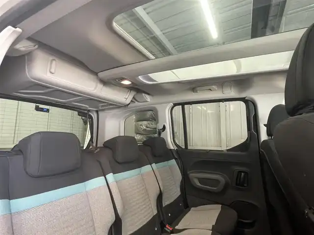 シトロエン シトロエン ベルランゴ シャイン 静岡県 2021(令3)年 2万km ベージュ アクティブセーフティブレーキ/アクティブクルーズコントロール/レーンアシスト /ブラインドスポットモニター/ディスプレイオーディオBluetooth CarPlay対応/バックカメラ/パノラマガラスルーフ /ルーフレール/アンビエンスライト/社外LEDヘッドライト/サイドウォーニング/ベッドキット/前後ドライブレコーダー/ETC