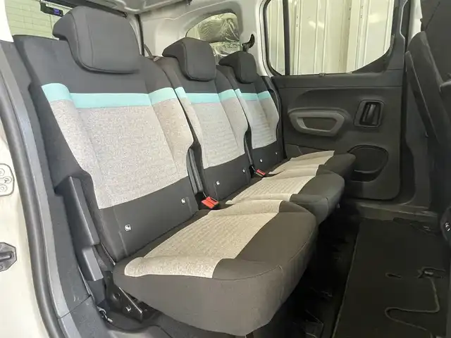 シトロエン シトロエン ベルランゴ シャイン 静岡県 2021(令3)年 2万km ベージュ アクティブセーフティブレーキ/アクティブクルーズコントロール/レーンアシスト /ブラインドスポットモニター/ディスプレイオーディオBluetooth CarPlay対応/バックカメラ/パノラマガラスルーフ /ルーフレール/アンビエンスライト/社外LEDヘッドライト/サイドウォーニング/ベッドキット/前後ドライブレコーダー/ETC
