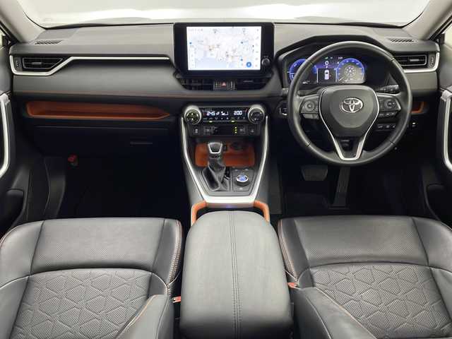 トヨタ ＲＡＶ４ ハイブリッド アドベンチャー 鹿児島県 2022(令4)年 1.6万km アティチュードブラックマイカ 純正ディスプレイオーディオ（ナビ機能付）/・フルセグテレビ/・Bluetooth/・ミラキャスト/・FM/AM/パノラミックビューモニター/レーダークルーズコントロール/レーントレーシングアシスト/プリクラッシュセーフティ/ブラインドスポットモニター/ロードサインアシスト/電動パーキングブレーキ/ブレーキホールド/ETC2.0/オートライト/オートマチックハイビーム/パワーシート（D席・シートメモリー付）/シートヒーター/シートエアコン/ステアリングヒーター/ルーフレール/ウインカーミラー/LEDヘッドライト/プッシュスタート