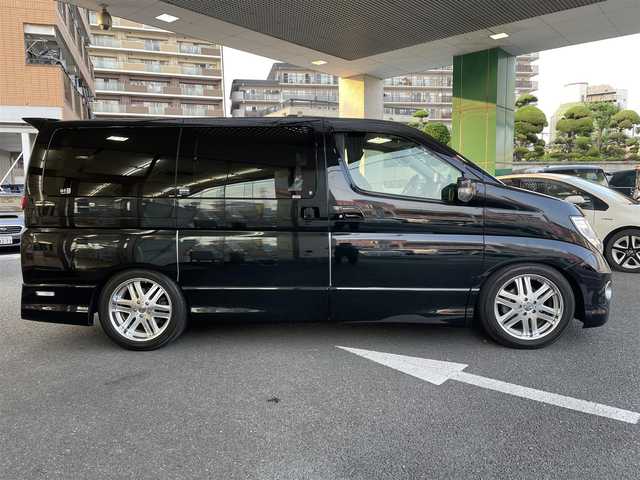 日産 エルグランド ハイウェイスター 大阪府 2005(平17)年 5.6万km ミスティックブラック ワンオーナー/ポータブルナビ(CN-G720D)/ドアバイザー/片側パワースライドドア/後部モニター/ハーフレザーシート/純正フロアマット/純正R17AWサマータイヤ(215/60R17)4本積込/ETC/HID/社外マフラー(柿本改)/車高調/新車保証書/取扱説明書