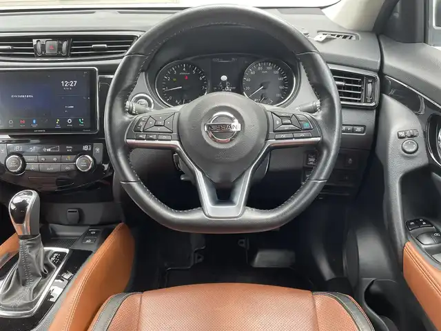 日産 エクストレイル 20Xi レザーED Vセレクション 福岡県 2020(令2)年 3万km ブリリアントホワイトパール ワンオーナー/4WD/プロパイロット/カロッツエリアディスプレイオーディオ/　(AM/FM/Bluetooth/ipod)/アラウンドビューモニター/バックカメラ/運転支援機能/・エマージェンシーブレーキ/・踏み間違い衝突防止/・前方衝突予測/・後側方車両検知/・車線逸脱警報/防止支援/・後退時車両検知/・ふらつき警報/・進入禁止標識検知/・クルーズコントロール/・オートライト/・ハイビームアシスト/・横滑り防止機能/・クリアランスソナー/・コーナーセンサー/ヒルディセントコントロール/純正18インチアルミホイール/パワーバックドア/ルーフレール/ミラーヒーター/インテリジェントルームミラー/茶色レザーシート/前後ドライブレコーダー/ETC/ステアリングスイッチ/パワーシート(D/N)/ランバーサポート/シートヒーター(全席)/純正フロアマット/アクセサリーソケット×3/ISOFIX/スペアキー×1/保証書/取扱説明書/ナビ取扱説明書