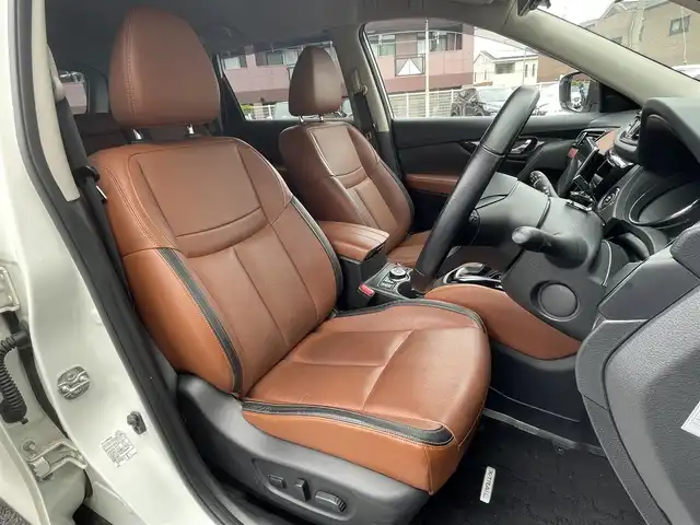 日産 エクストレイル 20Xi レザーED Vセレクション 福岡県 2020(令2)年 3万km ブリリアントホワイトパール ワンオーナー/4WD/プロパイロット/カロッツエリアディスプレイオーディオ/　(AM/FM/Bluetooth/ipod)/アラウンドビューモニター/バックカメラ/運転支援機能/・エマージェンシーブレーキ/・踏み間違い衝突防止/・前方衝突予測/・後側方車両検知/・車線逸脱警報/防止支援/・後退時車両検知/・ふらつき警報/・進入禁止標識検知/・クルーズコントロール/・オートライト/・ハイビームアシスト/・横滑り防止機能/・クリアランスソナー/・コーナーセンサー/ヒルディセントコントロール/純正18インチアルミホイール/パワーバックドア/ルーフレール/ミラーヒーター/インテリジェントルームミラー/茶色レザーシート/前後ドライブレコーダー/ETC/ステアリングスイッチ/パワーシート(D/N)/ランバーサポート/シートヒーター(全席)/純正フロアマット/アクセサリーソケット×3/ISOFIX/スペアキー×1/保証書/取扱説明書/ナビ取扱説明書