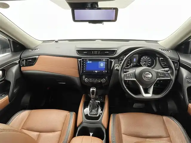 日産 エクストレイル 20Xi レザーED Vセレクション 熊本県 2020(令2)年 3万km ブリリアントホワイトパール ワンオーナー/禁煙車/4WD/プロパイロット/カロッツエリア9インチディスプレイオーディオ/　(AM/FM/Bluetooth/ipod)/アラウンドビューモニター/バックカメラ/運転支援機能/・エマージェンシーブレーキ/・踏み間違い衝突防止/・前方衝突予測/・後側方車両検知/・車線逸脱警報/防止支援/・後退時車両検知/・ふらつき警報/・進入禁止標識検知/・クルーズコントロール/・オートライト/・ハイビームアシスト/・横滑り防止機能/・クリアランスソナー/・コーナーセンサー/ヒルディセントコントロール/純正18インチアルミホイール/パワーバックドア/ルーフレール/ミラーヒーター/インテリジェントルームミラー/茶色レザーシート/前後ドライブレコーダー/ETC/ステアリングスイッチ/パワーシート(D/N)/ランバーサポート/シートヒーター(全席)/純正フロアマット/アクセサリーソケット×3/ISOFIX/スペアキー×1/保証書/取扱説明書/ナビ取扱説明書