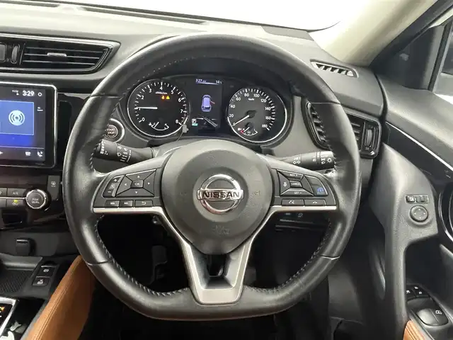 日産 エクストレイル 20Xi レザーED Vセレクション 熊本県 2020(令2)年 3万km ブリリアントホワイトパール ワンオーナー/禁煙車/4WD/プロパイロット/カロッツエリア9インチディスプレイオーディオ/　(AM/FM/Bluetooth/ipod)/アラウンドビューモニター/バックカメラ/運転支援機能/・エマージェンシーブレーキ/・踏み間違い衝突防止/・前方衝突予測/・後側方車両検知/・車線逸脱警報/防止支援/・後退時車両検知/・ふらつき警報/・進入禁止標識検知/・クルーズコントロール/・オートライト/・ハイビームアシスト/・横滑り防止機能/・クリアランスソナー/・コーナーセンサー/ヒルディセントコントロール/純正18インチアルミホイール/パワーバックドア/ルーフレール/ミラーヒーター/インテリジェントルームミラー/茶色レザーシート/前後ドライブレコーダー/ETC/ステアリングスイッチ/パワーシート(D/N)/ランバーサポート/シートヒーター(全席)/純正フロアマット/アクセサリーソケット×3/ISOFIX/スペアキー×1/保証書/取扱説明書/ナビ取扱説明書