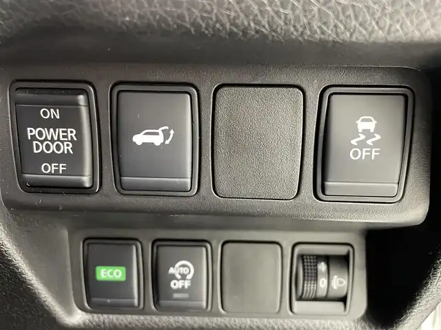 日産 エクストレイル 20Xi レザーED Vセレクション 熊本県 2020(令2)年 3万km ブリリアントホワイトパール ワンオーナー/禁煙車/4WD/プロパイロット/カロッツエリア9インチディスプレイオーディオ/　(AM/FM/Bluetooth/ipod)/アラウンドビューモニター/バックカメラ/運転支援機能/・エマージェンシーブレーキ/・踏み間違い衝突防止/・前方衝突予測/・後側方車両検知/・車線逸脱警報/防止支援/・後退時車両検知/・ふらつき警報/・進入禁止標識検知/・クルーズコントロール/・オートライト/・ハイビームアシスト/・横滑り防止機能/・クリアランスソナー/・コーナーセンサー/ヒルディセントコントロール/純正18インチアルミホイール/パワーバックドア/ルーフレール/ミラーヒーター/インテリジェントルームミラー/茶色レザーシート/前後ドライブレコーダー/ETC/ステアリングスイッチ/パワーシート(D/N)/ランバーサポート/シートヒーター(全席)/純正フロアマット/アクセサリーソケット×3/ISOFIX/スペアキー×1/保証書/取扱説明書/ナビ取扱説明書