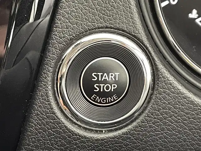 日産 エクストレイル 20Xi レザーED Vセレクション 熊本県 2020(令2)年 3万km ブリリアントホワイトパール ワンオーナー/禁煙車/4WD/プロパイロット/カロッツエリア9インチディスプレイオーディオ/　(AM/FM/Bluetooth/ipod)/アラウンドビューモニター/バックカメラ/運転支援機能/・エマージェンシーブレーキ/・踏み間違い衝突防止/・前方衝突予測/・後側方車両検知/・車線逸脱警報/防止支援/・後退時車両検知/・ふらつき警報/・進入禁止標識検知/・クルーズコントロール/・オートライト/・ハイビームアシスト/・横滑り防止機能/・クリアランスソナー/・コーナーセンサー/ヒルディセントコントロール/純正18インチアルミホイール/パワーバックドア/ルーフレール/ミラーヒーター/インテリジェントルームミラー/茶色レザーシート/前後ドライブレコーダー/ETC/ステアリングスイッチ/パワーシート(D/N)/ランバーサポート/シートヒーター(全席)/純正フロアマット/アクセサリーソケット×3/ISOFIX/スペアキー×1/保証書/取扱説明書/ナビ取扱説明書