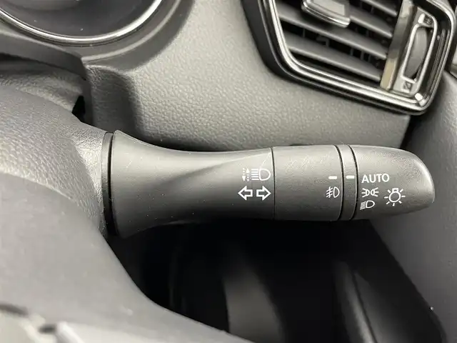 日産 エクストレイル 20Xi レザーED Vセレクション 熊本県 2020(令2)年 3万km ブリリアントホワイトパール ワンオーナー/禁煙車/4WD/プロパイロット/カロッツエリア9インチディスプレイオーディオ/　(AM/FM/Bluetooth/ipod)/アラウンドビューモニター/バックカメラ/運転支援機能/・エマージェンシーブレーキ/・踏み間違い衝突防止/・前方衝突予測/・後側方車両検知/・車線逸脱警報/防止支援/・後退時車両検知/・ふらつき警報/・進入禁止標識検知/・クルーズコントロール/・オートライト/・ハイビームアシスト/・横滑り防止機能/・クリアランスソナー/・コーナーセンサー/ヒルディセントコントロール/純正18インチアルミホイール/パワーバックドア/ルーフレール/ミラーヒーター/インテリジェントルームミラー/茶色レザーシート/前後ドライブレコーダー/ETC/ステアリングスイッチ/パワーシート(D/N)/ランバーサポート/シートヒーター(全席)/純正フロアマット/アクセサリーソケット×3/ISOFIX/スペアキー×1/保証書/取扱説明書/ナビ取扱説明書