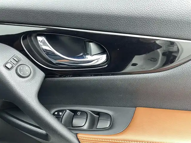 日産 エクストレイル 20Xi レザーED Vセレクション 熊本県 2020(令2)年 3万km ブリリアントホワイトパール ワンオーナー/禁煙車/4WD/プロパイロット/カロッツエリア9インチディスプレイオーディオ/　(AM/FM/Bluetooth/ipod)/アラウンドビューモニター/バックカメラ/運転支援機能/・エマージェンシーブレーキ/・踏み間違い衝突防止/・前方衝突予測/・後側方車両検知/・車線逸脱警報/防止支援/・後退時車両検知/・ふらつき警報/・進入禁止標識検知/・クルーズコントロール/・オートライト/・ハイビームアシスト/・横滑り防止機能/・クリアランスソナー/・コーナーセンサー/ヒルディセントコントロール/純正18インチアルミホイール/パワーバックドア/ルーフレール/ミラーヒーター/インテリジェントルームミラー/茶色レザーシート/前後ドライブレコーダー/ETC/ステアリングスイッチ/パワーシート(D/N)/ランバーサポート/シートヒーター(全席)/純正フロアマット/アクセサリーソケット×3/ISOFIX/スペアキー×1/保証書/取扱説明書/ナビ取扱説明書