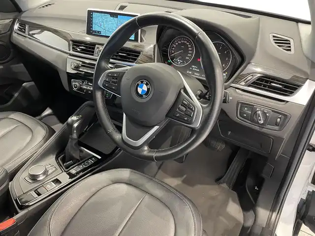ＢＭＷ Ｘ１ xDrive 18d xライン 熊本県 2017(平29)年 6.8万km ミネラルホワイト 純正HDDナビ（CD、Bluetooth、USB）/バックカメラ/黒革シート/パワーシート/シートヒーター/パワーバックドア/純正19インチアルミホイール/LEDヘッドライト/ミラー一体型ETC/LEDフォグ/ACC