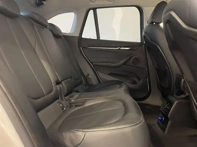 ＢＭＷ Ｘ１ xDrive 18d xライン 熊本県 2017(平29)年 6.8万km ミネラルホワイト 純正HDDナビ（CD、Bluetooth、USB）/バックカメラ/黒革シート/パワーシート/シートヒーター/パワーバックドア/純正19インチアルミホイール/LEDヘッドライト/ミラー一体型ETC/LEDフォグ/ACC