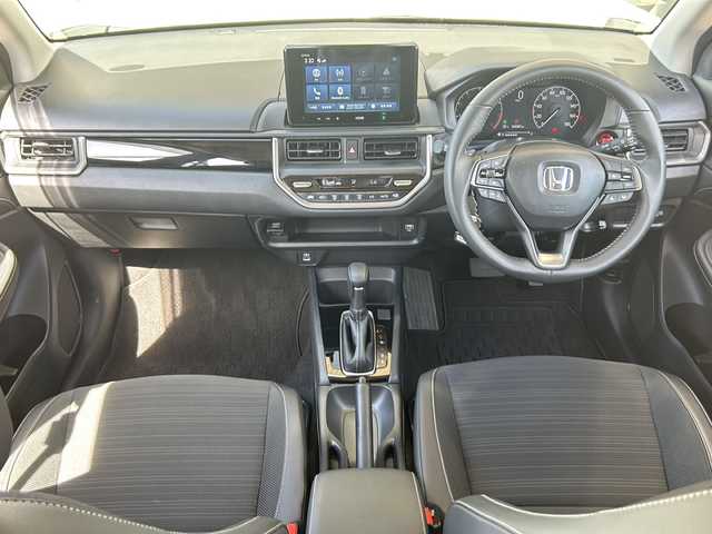 ホンダ ＷＲ－Ｖ Z+ 静岡県 2024(令6)年 1.1万km プラチナホワイトパール 純正ディスプレイオーディオ/・Bluetooth/・USB/・HDMI/・Apple CarPlay/・Android　Auto/・AM/・FM/主要装備/・ホンダセンシング/・衝突軽減/・レーンキープ/・ACC/・コーナーセンサー前後/・バックカメラ/・ETC/・MTモード付/・LEDヘッドライト/・オートライト/・フォグランプ/・純正フロアマット/・純正アルミホイール