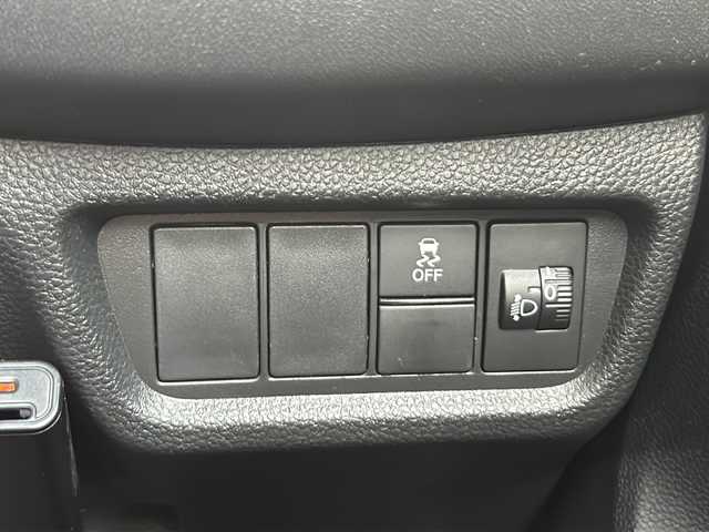 ホンダ ＷＲ－Ｖ Z+ 静岡県 2024(令6)年 1.1万km プラチナホワイトパール 純正ディスプレイオーディオ/・Bluetooth/・USB/・HDMI/・Apple CarPlay/・Android　Auto/・AM/・FM/主要装備/・ホンダセンシング/・衝突軽減/・レーンキープ/・ACC/・コーナーセンサー前後/・バックカメラ/・ETC/・MTモード付/・LEDヘッドライト/・オートライト/・フォグランプ/・純正フロアマット/・純正アルミホイール