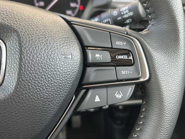 ホンダ ＷＲ－Ｖ Z+ 静岡県 2024(令6)年 1.1万km プラチナホワイトパール 純正ディスプレイオーディオ/・Bluetooth/・USB/・HDMI/・Apple CarPlay/・Android　Auto/・AM/・FM/主要装備/・ホンダセンシング/・衝突軽減/・レーンキープ/・ACC/・コーナーセンサー前後/・バックカメラ/・ETC/・MTモード付/・LEDヘッドライト/・オートライト/・フォグランプ/・純正フロアマット/・純正アルミホイール