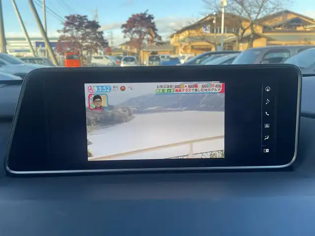 レクサス ＲＸ 450h Fスポーツ 群馬県 2016(平28)年 7万km ソニックチタニウム サンルーフ/４WD/純正SDナビ、地デジ、Bluetooth、CD、ブルーレイ/バックカメラ/プリクラッシュセーフティ/レーダークルーズコントロール/ブラインドスポットモニター/シーケンシャルウインカー/革巻きステア/パドルシフト/赤レザーシート/前席シートヒーター、エアシート、パワーシート/パワーバックドア/ウインカーミラー/クリアランスソナー（前後）/社外ドライブレコーダー（前後）/LEDヘッドライト/ビルトインETC２．０/スマートキー×１、カードキー×１/ドアバイザー/整備手帳、取説