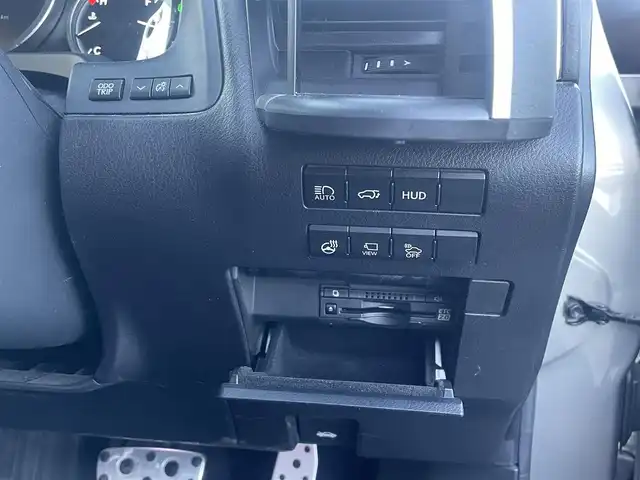 レクサス ＲＸ 450h Fスポーツ 群馬県 2016(平28)年 7万km ソニックチタニウム サンルーフ/４WD/純正SDナビ、地デジ、Bluetooth、CD、ブルーレイ/バックカメラ/プリクラッシュセーフティ/レーダークルーズコントロール/ブラインドスポットモニター/シーケンシャルウインカー/革巻きステア/パドルシフト/赤レザーシート/前席シートヒーター、エアシート、パワーシート/パワーバックドア/ウインカーミラー/クリアランスソナー（前後）/社外ドライブレコーダー（前後）/LEDヘッドライト/ビルトインETC２．０/スマートキー×１、カードキー×１/ドアバイザー/整備手帳、取説