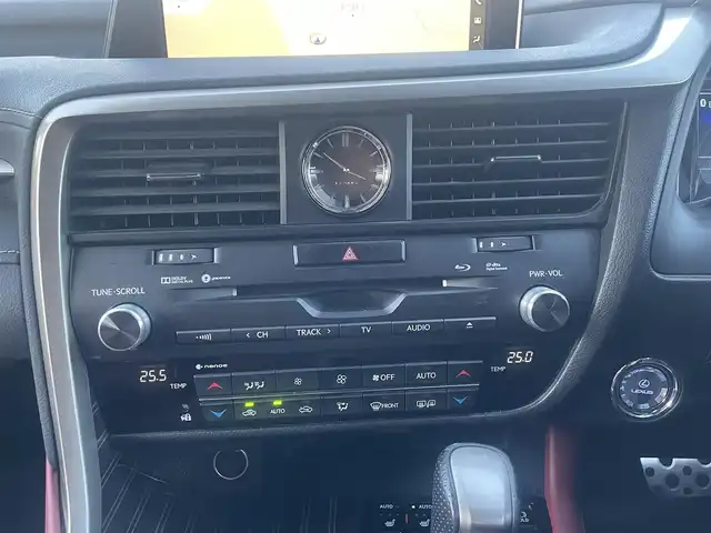 レクサス ＲＸ 450h Fスポーツ 群馬県 2016(平28)年 7万km ソニックチタニウム サンルーフ/４WD/純正SDナビ、地デジ、Bluetooth、CD、ブルーレイ/バックカメラ/プリクラッシュセーフティ/レーダークルーズコントロール/ブラインドスポットモニター/シーケンシャルウインカー/革巻きステア/パドルシフト/赤レザーシート/前席シートヒーター、エアシート、パワーシート/パワーバックドア/ウインカーミラー/クリアランスソナー（前後）/社外ドライブレコーダー（前後）/LEDヘッドライト/ビルトインETC２．０/スマートキー×１、カードキー×１/ドアバイザー/整備手帳、取説