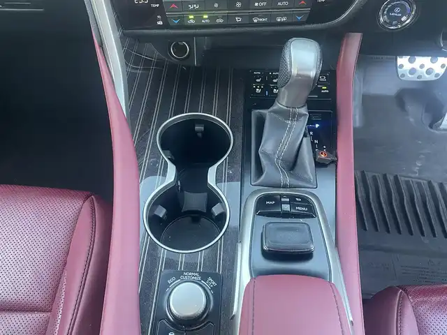 レクサス ＲＸ 450h Fスポーツ 群馬県 2016(平28)年 7万km ソニックチタニウム サンルーフ/４WD/純正SDナビ、地デジ、Bluetooth、CD、ブルーレイ/バックカメラ/プリクラッシュセーフティ/レーダークルーズコントロール/ブラインドスポットモニター/シーケンシャルウインカー/革巻きステア/パドルシフト/赤レザーシート/前席シートヒーター、エアシート、パワーシート/パワーバックドア/ウインカーミラー/クリアランスソナー（前後）/社外ドライブレコーダー（前後）/LEDヘッドライト/ビルトインETC２．０/スマートキー×１、カードキー×１/ドアバイザー/整備手帳、取説