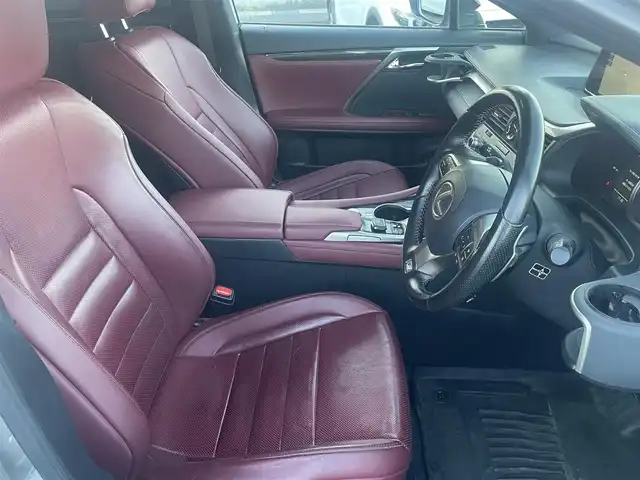 レクサス ＲＸ 450h Fスポーツ 群馬県 2016(平28)年 7万km ソニックチタニウム サンルーフ/４WD/純正SDナビ、地デジ、Bluetooth、CD、ブルーレイ/バックカメラ/プリクラッシュセーフティ/レーダークルーズコントロール/ブラインドスポットモニター/シーケンシャルウインカー/革巻きステア/パドルシフト/赤レザーシート/前席シートヒーター、エアシート、パワーシート/パワーバックドア/ウインカーミラー/クリアランスソナー（前後）/社外ドライブレコーダー（前後）/LEDヘッドライト/ビルトインETC２．０/スマートキー×１、カードキー×１/ドアバイザー/整備手帳、取説