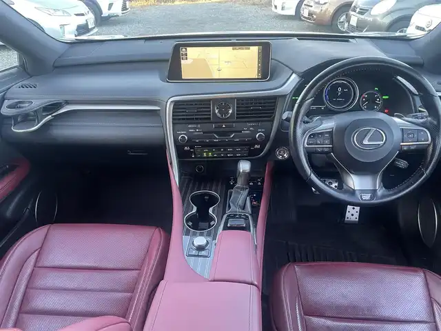 レクサス ＲＸ 450h Fスポーツ 群馬県 2016(平28)年 7万km ソニックチタニウム サンルーフ/４WD/純正SDナビ、地デジ、Bluetooth、CD、ブルーレイ/バックカメラ/プリクラッシュセーフティ/レーダークルーズコントロール/ブラインドスポットモニター/シーケンシャルウインカー/革巻きステア/パドルシフト/赤レザーシート/前席シートヒーター、エアシート、パワーシート/パワーバックドア/ウインカーミラー/クリアランスソナー（前後）/社外ドライブレコーダー（前後）/LEDヘッドライト/ビルトインETC２．０/スマートキー×１、カードキー×１/ドアバイザー/整備手帳、取説