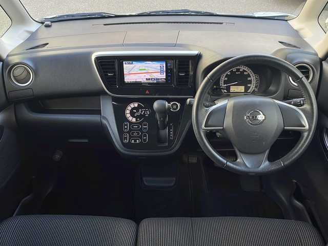 日産 デイズ ルークス X Vセレクション 福岡県 2017(平29)年 5.6万km アイスブルー 社外ナビ/（AM/FM/SD/DISC/USB/Bluetooth/フルセグTV）/衝突被害軽減システム/横滑り防止装置/アイドリングストップ/パワースライドドア（両側）/アラウンドビューバックモニター/ドライブレコーダー（前）/ETC/プッシュスタート/スペアキー×1/エンジンスターター×１