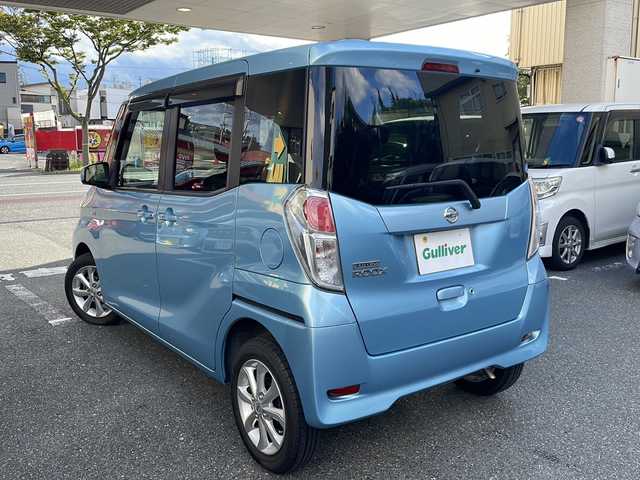 日産 デイズ ルークス X Vセレクション 福岡県 2017(平29)年 5.6万km アイスブルー 社外ナビ/（AM/FM/SD/DISC/USB/Bluetooth/フルセグTV）/衝突被害軽減システム/横滑り防止装置/アイドリングストップ/パワースライドドア（両側）/アラウンドビューバックモニター/ドライブレコーダー（前）/ETC/プッシュスタート/スペアキー×1/エンジンスターター×１