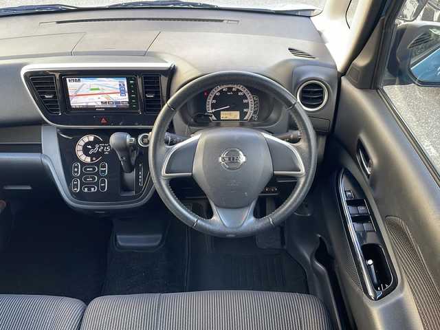 日産 デイズ ルークス X Vセレクション 福岡県 2017(平29)年 5.6万km アイスブルー 社外ナビ/（AM/FM/SD/DISC/USB/Bluetooth/フルセグTV）/衝突被害軽減システム/横滑り防止装置/アイドリングストップ/パワースライドドア（両側）/アラウンドビューバックモニター/ドライブレコーダー（前）/ETC/プッシュスタート/スペアキー×1/エンジンスターター×１