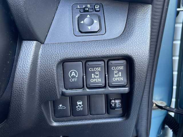 日産 デイズ ルークス X Vセレクション 福岡県 2017(平29)年 5.6万km アイスブルー 社外ナビ/（AM/FM/SD/DISC/USB/Bluetooth/フルセグTV）/衝突被害軽減システム/横滑り防止装置/アイドリングストップ/パワースライドドア（両側）/アラウンドビューバックモニター/ドライブレコーダー（前）/ETC/プッシュスタート/スペアキー×1/エンジンスターター×１