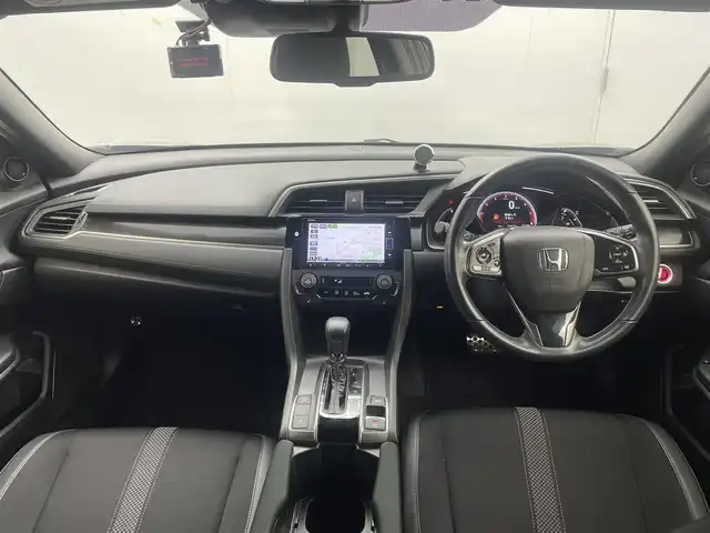 ホンダ シビック 茨城県 2020(令2)年 2万km クリスタルブラックパール 純正ナビ/・バックカメラ/・フルセグテレビ/・Bluetooth接続/・CDチェンジャー/ETC/ドライブレコーダー/スマートキー/クルーズコントロール/パドルシフト/ドアバイザー/フロントフォグ/イルミネーションステッププレート/LEDヘッドライト/コーナーセンサー/ABS/レーンアシストキープ/横滑り防止装置/盗難防止装置/オートライト/カーテンエアバッグ
