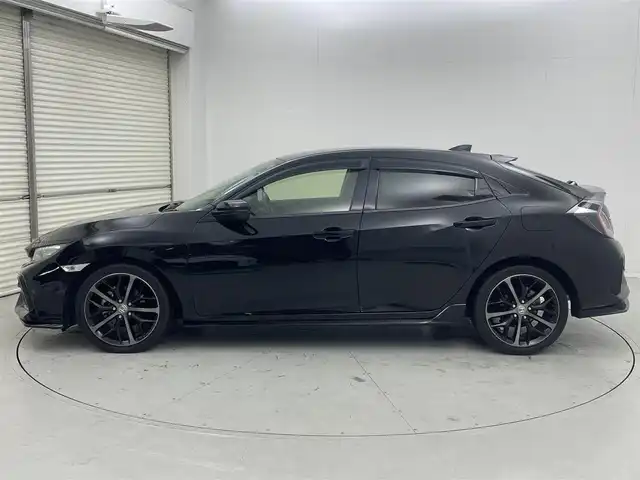 ホンダ シビック 茨城県 2020(令2)年 2万km クリスタルブラックパール 純正ナビ/・バックカメラ/・フルセグテレビ/・Bluetooth接続/・CDチェンジャー/ETC/ドライブレコーダー/スマートキー/クルーズコントロール/パドルシフト/ドアバイザー/フロントフォグ/イルミネーションステッププレート/LEDヘッドライト/コーナーセンサー/ABS/レーンアシストキープ/横滑り防止装置/盗難防止装置/オートライト/カーテンエアバッグ