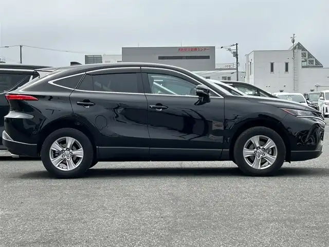 トヨタ ハリアー S 道央・札幌 2023(令5)年 1.4万km ブラック ４WD/寒冷地仕様/純正ディーラーOPナビ/AM/FM/BT/フルセグ/プリクラッシュセーフティ/横滑り防止装置/レーダークルーズコントロール/レーンキープアシスト/クリアランスソナー/バックカメラ/ビルトインETC2.0/ステアリングスイッチ/電動パーキング/ブレーキホールド/MTモード付AT/プッシュスタート/スマートキー/LEDヘッドライト/オートライト/オートハイビーム/電動格納ミラー/ウィンカーミラー/フロアマット/ドアバイザー