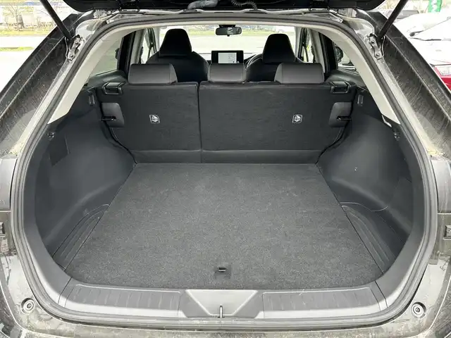 トヨタ ハリアー S 道央・札幌 2023(令5)年 1.4万km ブラック ４WD/寒冷地仕様/純正ディーラーOPナビ/AM/FM/BT/フルセグ/プリクラッシュセーフティ/横滑り防止装置/レーダークルーズコントロール/レーンキープアシスト/クリアランスソナー/バックカメラ/ビルトインETC2.0/ステアリングスイッチ/電動パーキング/ブレーキホールド/MTモード付AT/プッシュスタート/スマートキー/LEDヘッドライト/オートライト/オートハイビーム/電動格納ミラー/ウィンカーミラー/フロアマット/ドアバイザー