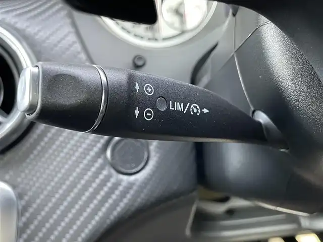 メルセデス・ベンツ Ａ１８０ スポーツ 石川県 2015(平27)年 6.7万km カルサイトホワイト AMGスタイリングパッケージ/衝突軽減ブレーキ/クルーズコントロール/純正HDDナビ/（フルセグTV・バックカメラ・Bluetooth・CD・DVD）/USB/電動格納ミラー/HIDヘッドライト/オートライト/フォグランプ/本革巻きステアリング/黒革ハーフレザーシート/純正フロアマット