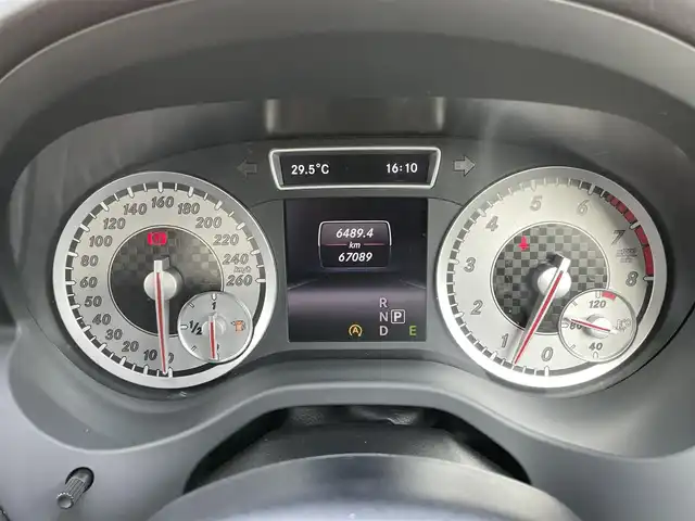 メルセデス・ベンツ Ａ１８０ スポーツ 石川県 2015(平27)年 6.7万km カルサイトホワイト AMGスタイリングパッケージ/衝突軽減ブレーキ/クルーズコントロール/純正HDDナビ/（フルセグTV・バックカメラ・Bluetooth・CD・DVD）/USB/電動格納ミラー/HIDヘッドライト/オートライト/フォグランプ/本革巻きステアリング/黒革ハーフレザーシート/純正フロアマット