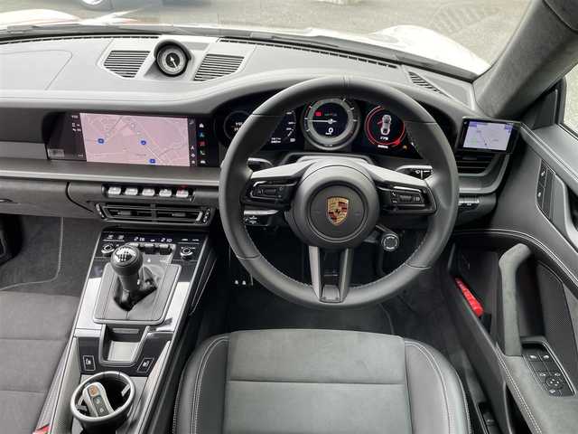 ポルシェ ポルシェ ９１１ カレラ GTS 神奈川県 2022(令4)年 0.6万km グレー ワンオーナー/スペシャルカラー：クレヨン/GTSインテリアパッケージ/アルミルック燃料タンクキャップ/リヤアクスル ステアリング/ブレーキキャリパー ブラック塗装/パワーステアリング プラス/フロントアクスル リフト システム/LEDマトリックスライトPDLS Plus/グレートップウィンドスクリーン/イオナイザー/ヒーター付きGTスポーツステアリング/ストレージパッケージ/カラーメーター クレヨン/アルカンターラルーフライニング/エクステンドインテリアパッケージ マットカーボン/BOSEサウンドシステム/純正メモリーナビ/USB/BT/AppleCarPlay/全方位カメラ/ETC2.0/スポーツクロノ/スポーツエグゾースト/純正F:20/R:21インチAW/電動リヤスポイラー/PASM/衝突警告/クルーズコントロール/コーナーセンサー/ハーフレザーシート/前席シートヒーター/電動格納ミラー/スマートキー×2/R5/6年ディーラー整備記録/保証書・取説あり
