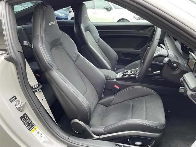 ポルシェ ポルシェ ９１１ カレラ GTS 神奈川県 2022(令4)年 0.6万km グレー ワンオーナー/スペシャルカラー：クレヨン/GTSインテリアパッケージ/アルミルック燃料タンクキャップ/リヤアクスル ステアリング/ブレーキキャリパー ブラック塗装/パワーステアリング プラス/フロントアクスル リフト システム/LEDマトリックスライトPDLS Plus/グレートップウィンドスクリーン/イオナイザー/ヒーター付きGTスポーツステアリング/ストレージパッケージ/カラーメーター クレヨン/アルカンターラルーフライニング/エクステンドインテリアパッケージ マットカーボン/BOSEサウンドシステム/純正メモリーナビ/USB/BT/AppleCarPlay/全方位カメラ/ETC2.0/スポーツクロノ/スポーツエグゾースト/純正F:20/R:21インチAW/電動リヤスポイラー/PASM/衝突警告/クルーズコントロール/コーナーセンサー/ハーフレザーシート/前席シートヒーター/電動格納ミラー/スマートキー×2/R5/6年ディーラー整備記録/保証書・取説あり