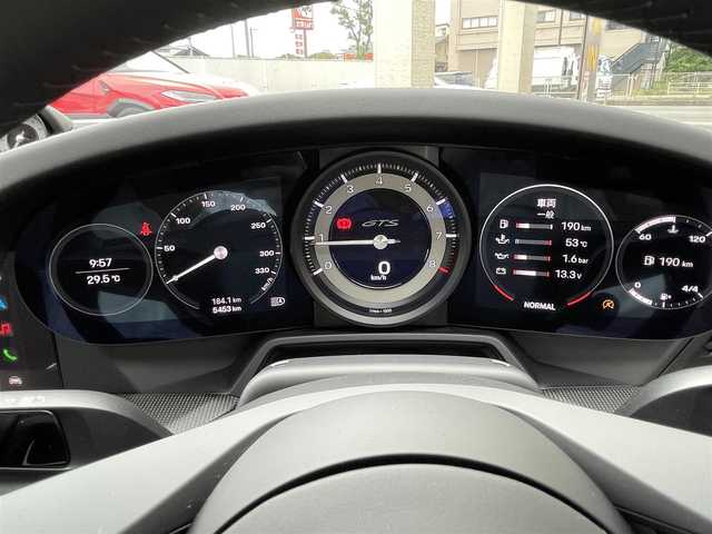 ポルシェ ポルシェ ９１１ カレラ GTS 神奈川県 2022(令4)年 0.6万km グレー ワンオーナー/スペシャルカラー：クレヨン/GTSインテリアパッケージ/アルミルック燃料タンクキャップ/リヤアクスル ステアリング/ブレーキキャリパー ブラック塗装/パワーステアリング プラス/フロントアクスル リフト システム/LEDマトリックスライトPDLS Plus/グレートップウィンドスクリーン/イオナイザー/ヒーター付きGTスポーツステアリング/ストレージパッケージ/カラーメーター クレヨン/アルカンターラルーフライニング/エクステンドインテリアパッケージ マットカーボン/BOSEサウンドシステム/純正メモリーナビ/USB/BT/AppleCarPlay/全方位カメラ/ETC2.0/スポーツクロノ/スポーツエグゾースト/純正F:20/R:21インチAW/電動リヤスポイラー/PASM/衝突警告/クルーズコントロール/コーナーセンサー/ハーフレザーシート/前席シートヒーター/電動格納ミラー/スマートキー×2/R5/6年ディーラー整備記録/保証書・取説あり
