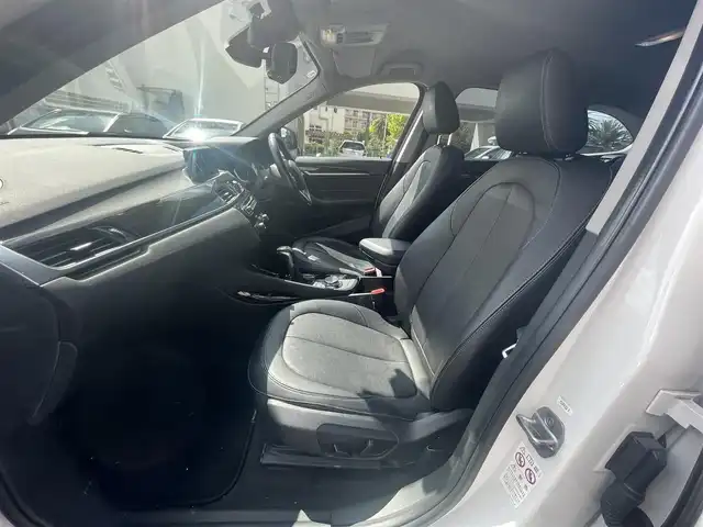 ＢＭＷ Ｘ１ 兵庫県 2018(平30)年 6.2万km ミネラルホワイト ワンオーナー/保証書/取扱説明書/純正SDナビ/Bluetooth/CD・DVD再生可能/バックカメラ/ドライブレコーダー/シートヒーター/パワーシート/レザーシート/スマートキー×２/クルーズコントロール/ETC/フロアマット/純正アルミホイール/電動格納ミラー