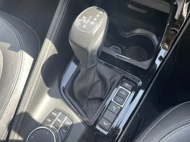 ＢＭＷ Ｘ１ 兵庫県 2018(平30)年 6.2万km ミネラルホワイト ワンオーナー/保証書/取扱説明書/純正SDナビ/Bluetooth/CD・DVD再生可能/バックカメラ/ドライブレコーダー/シートヒーター/パワーシート/レザーシート/スマートキー×２/クルーズコントロール/ETC/フロアマット/純正アルミホイール/電動格納ミラー