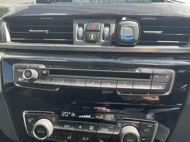 ＢＭＷ Ｘ１ 兵庫県 2018(平30)年 6.2万km ミネラルホワイト ワンオーナー/保証書/取扱説明書/純正SDナビ/Bluetooth/CD・DVD再生可能/バックカメラ/ドライブレコーダー/シートヒーター/パワーシート/レザーシート/スマートキー×２/クルーズコントロール/ETC/フロアマット/純正アルミホイール/電動格納ミラー
