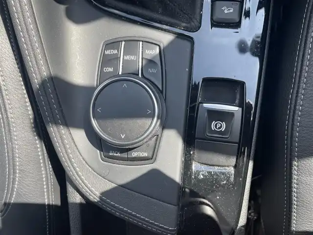ＢＭＷ Ｘ１ 兵庫県 2018(平30)年 6.2万km ミネラルホワイト ワンオーナー/保証書/取扱説明書/純正SDナビ/Bluetooth/CD・DVD再生可能/バックカメラ/ドライブレコーダー/シートヒーター/パワーシート/レザーシート/スマートキー×２/クルーズコントロール/ETC/フロアマット/純正アルミホイール/電動格納ミラー